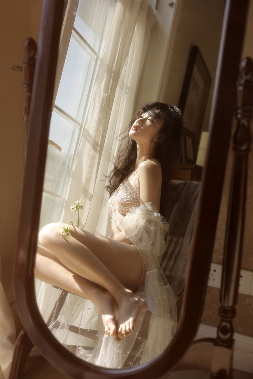 GirlAndFlower 165.jpg